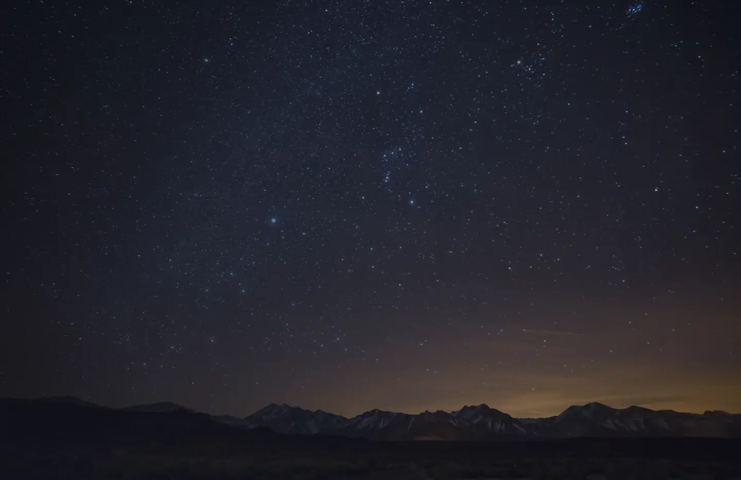 Nuit étoilée dans les montagnes